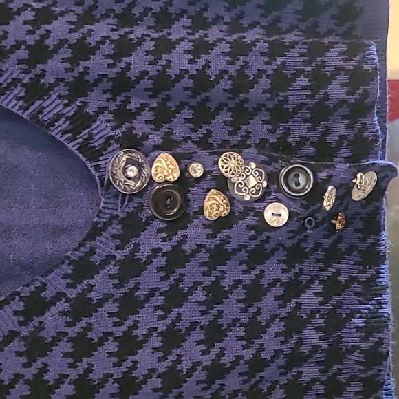 dELIA'S Button Down Sweater - Picture 4 of 4